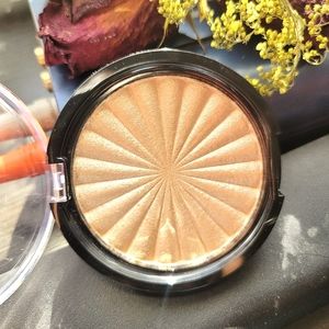Ofra Cosmetics Rodeo Drive Highlighter.